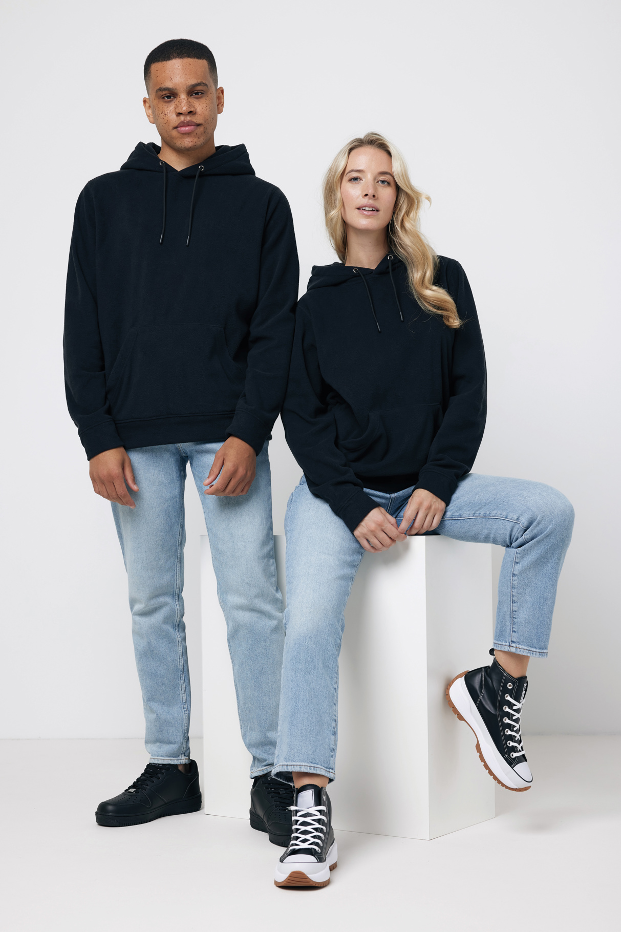 Unisex džemperis / hūdijs Iqoniq TRIVOR Black