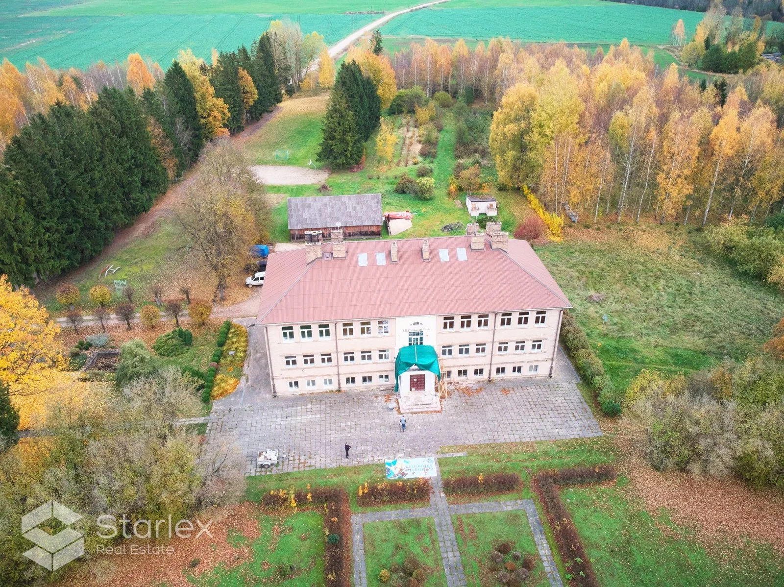 Mežgaļu skolas ēka 2