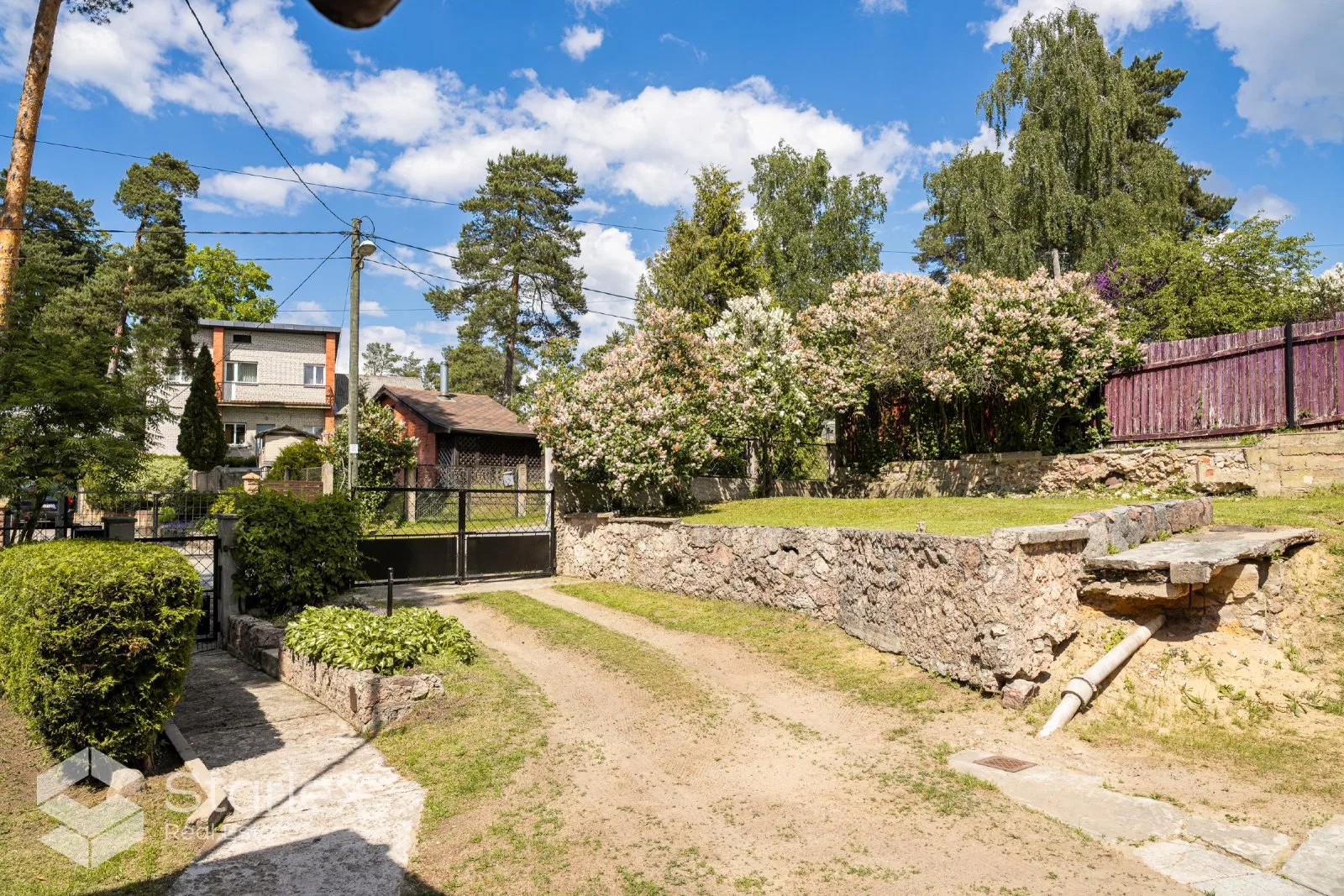 Māja pie Juglas ezera Berģos | 887 m² zeme | Attīstības potenciāls 5