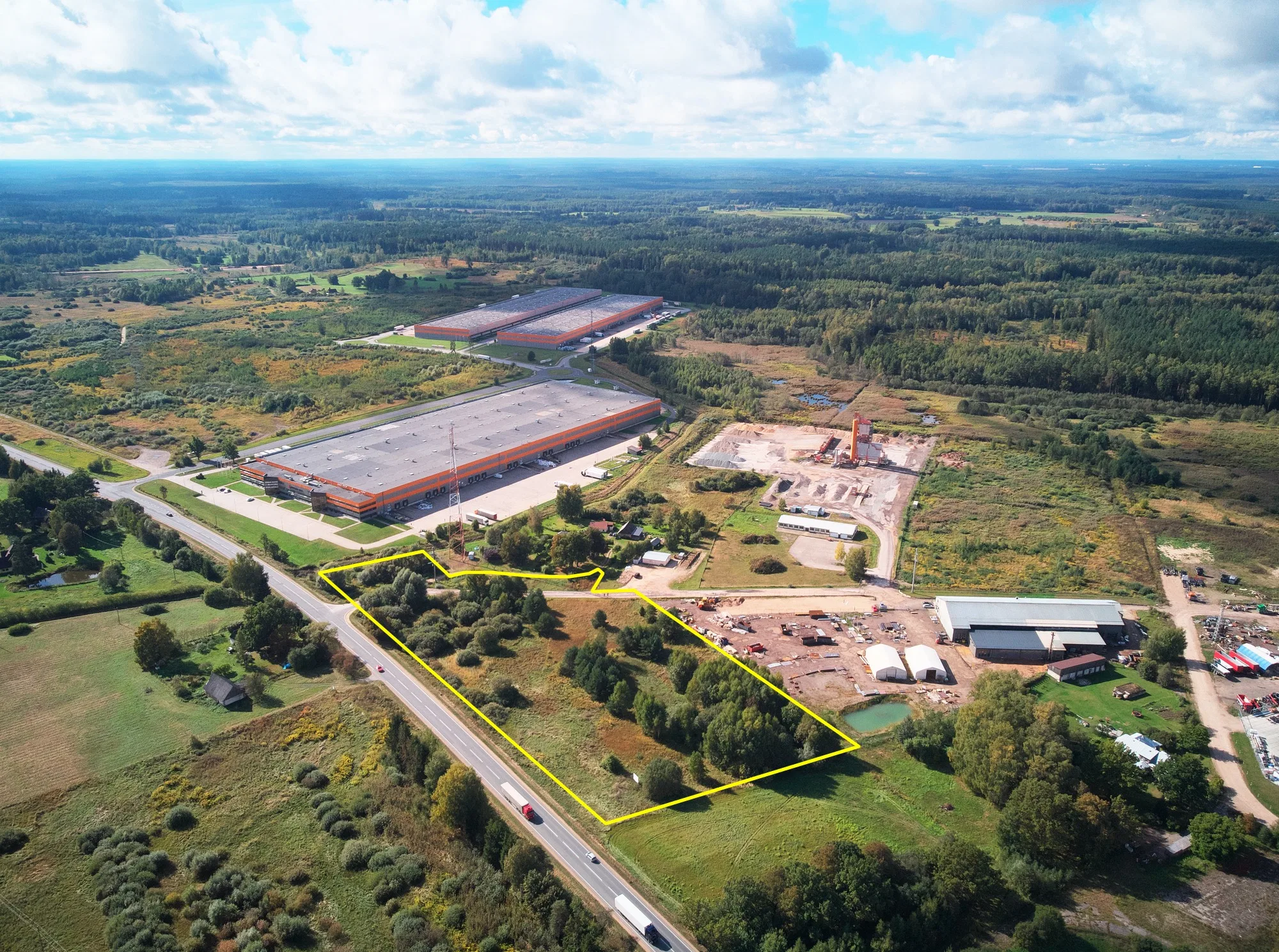 2,4 ha zemes gabals Ķekavas pagastā, pirmajā līnijā no autoceļa A7