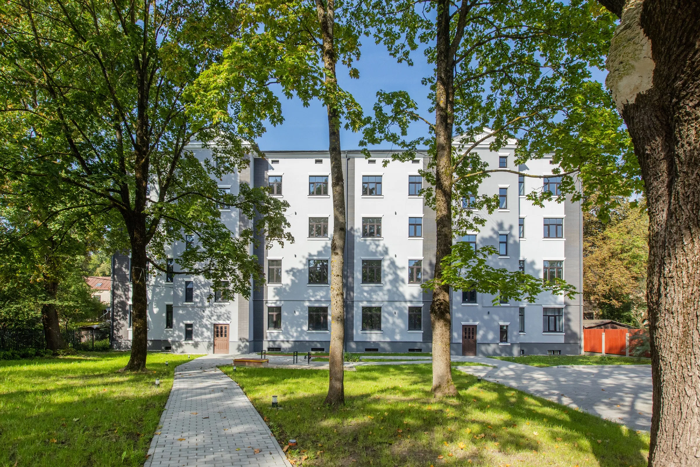 Bright 2-room apartment with full finishing in Torņakalns, the building has its own private courtyard.