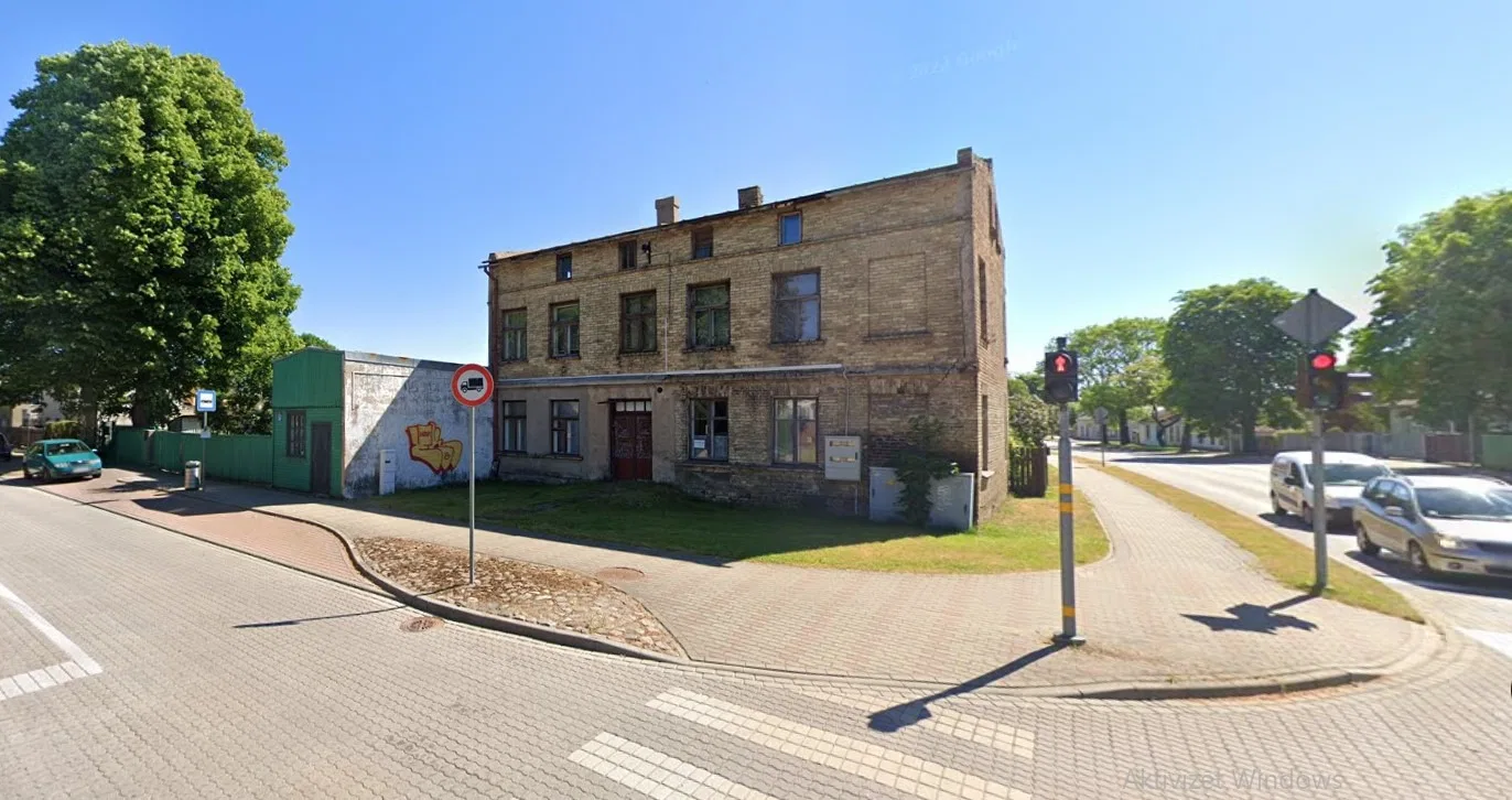 Trīsstāvu māja Ventspilī