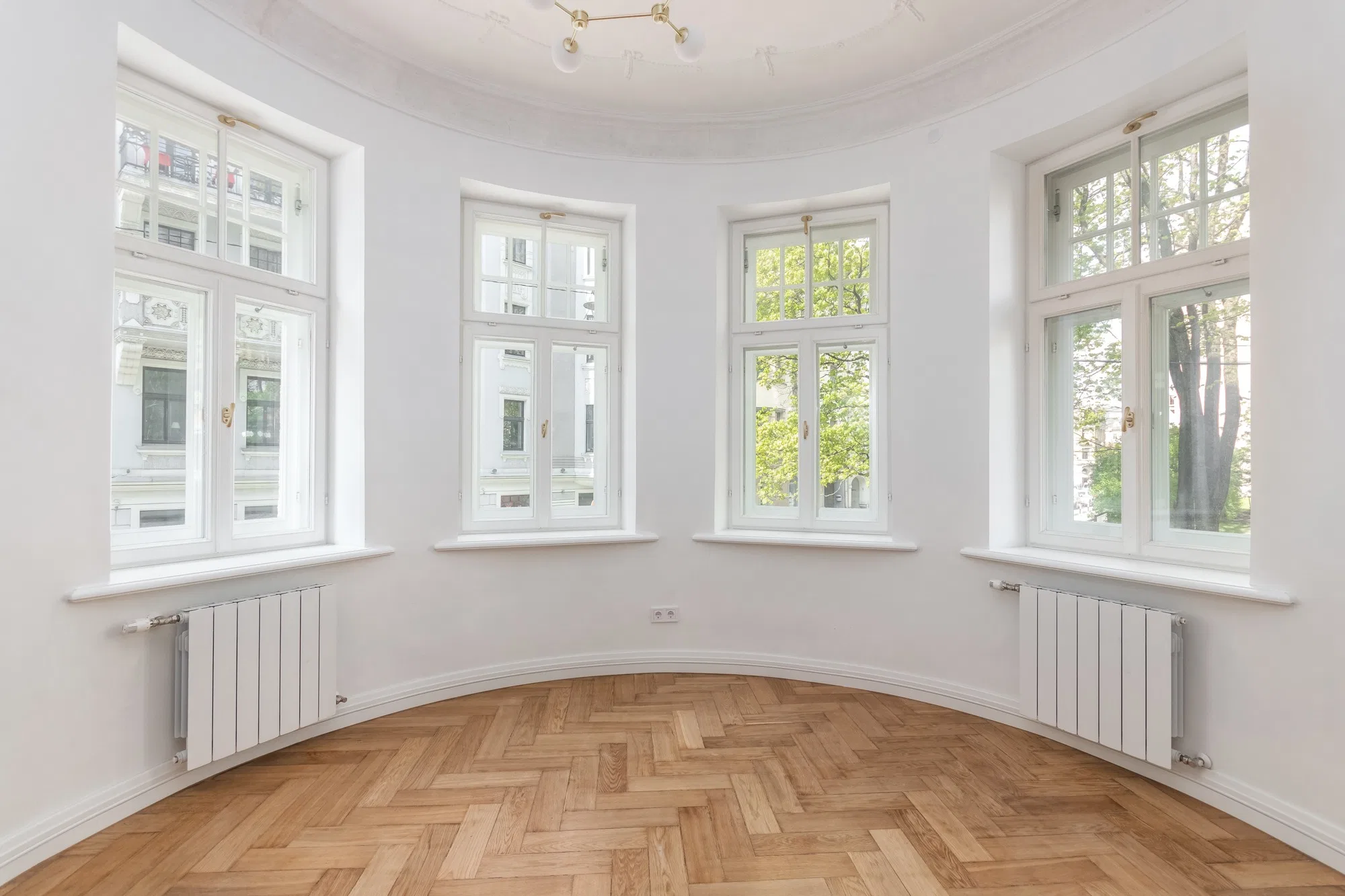 Elegant, Historic Apartment with Working Fireplace, Near Vērmanes Garden
