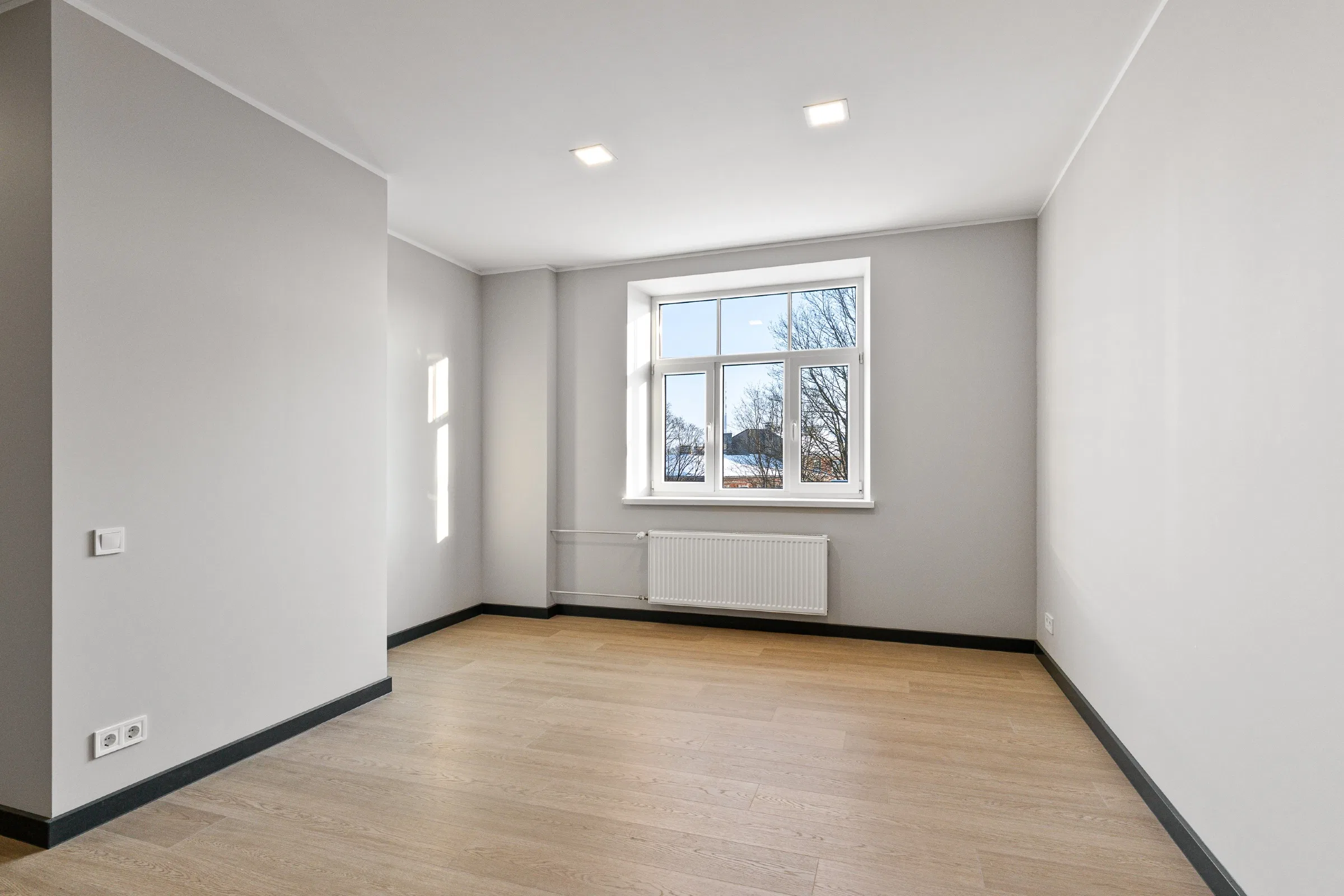 Bright 2-room apartment with full finishing in Torņakalns, the building has its own private courtyard.