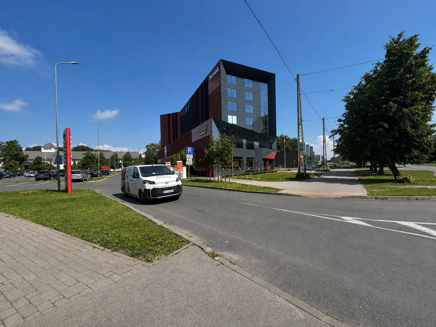 Biroju un tirdzniecības telpas jaunajā “Arcada” ēkā