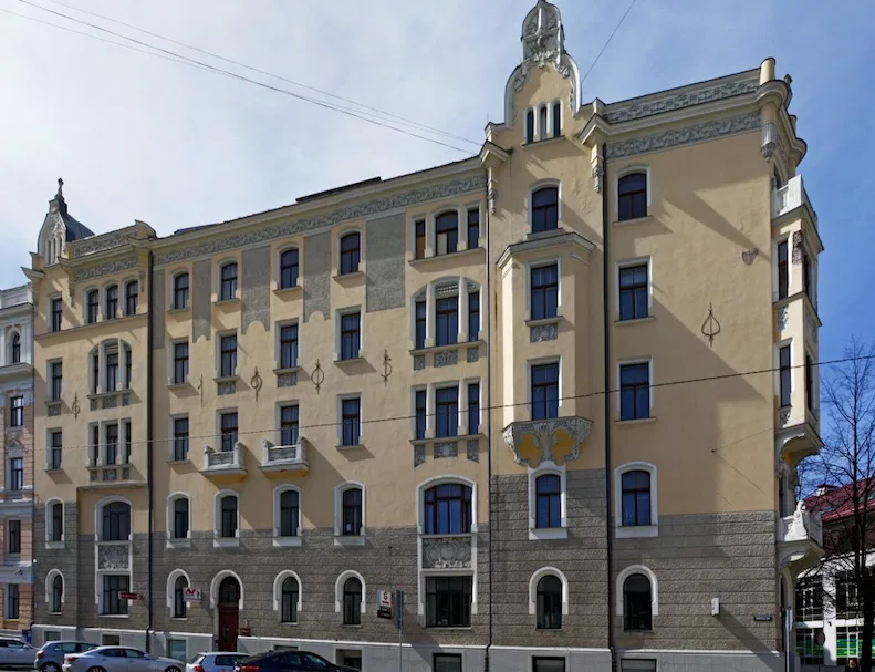Ēka ar 4-zvaigžņu viesnīcas projektu un potenciālu operatoru!